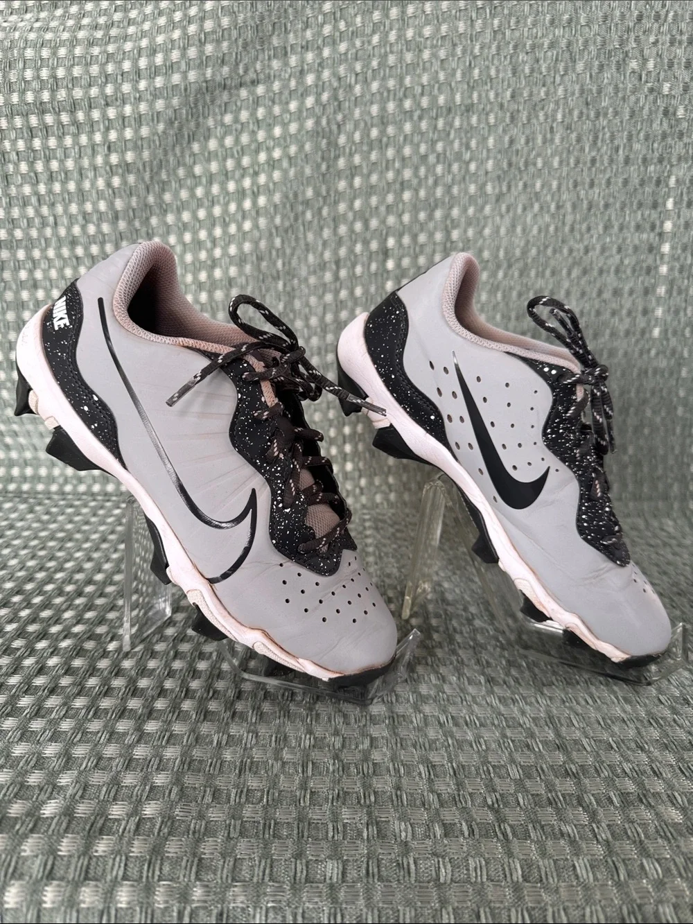 Nike Unisex Fastflex Size 5 Youth Grey Baseball Cleats